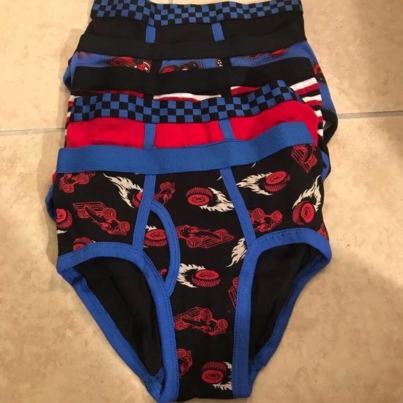 NWT - 5 Pack Boys’ Briefs Size M - 8 - Picture 2 of 4